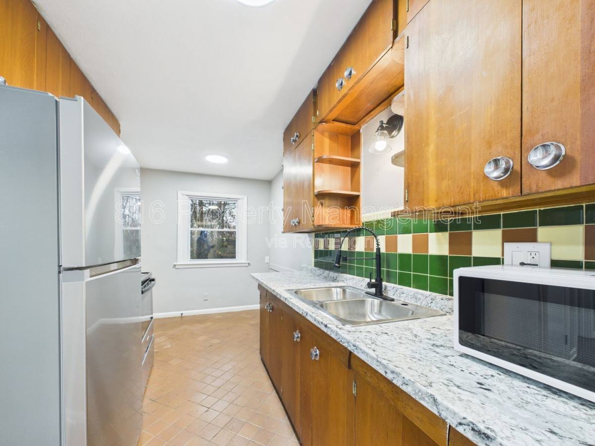 Apartment for rent at 7560 Prospect Ave #G, Kansas City, MO 64132