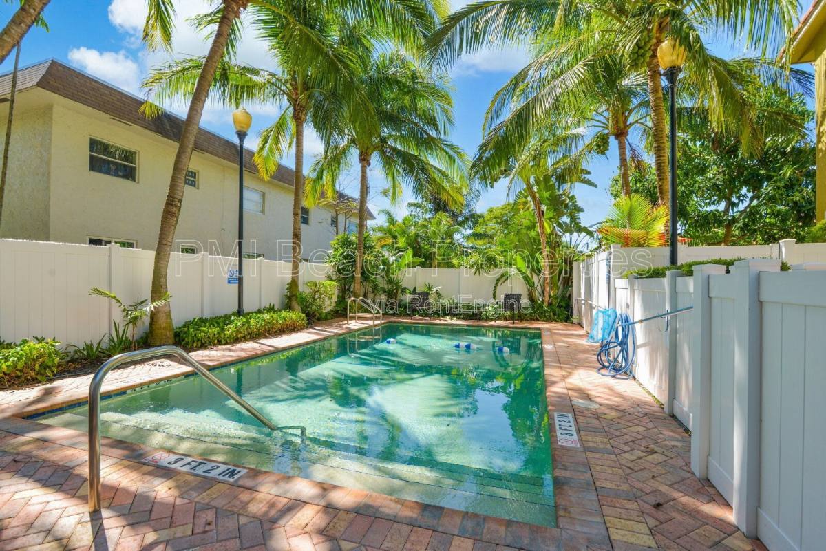 Townhouse for rent at 3438 NE 13th Ave, Fort Lauderdale, FL 33334