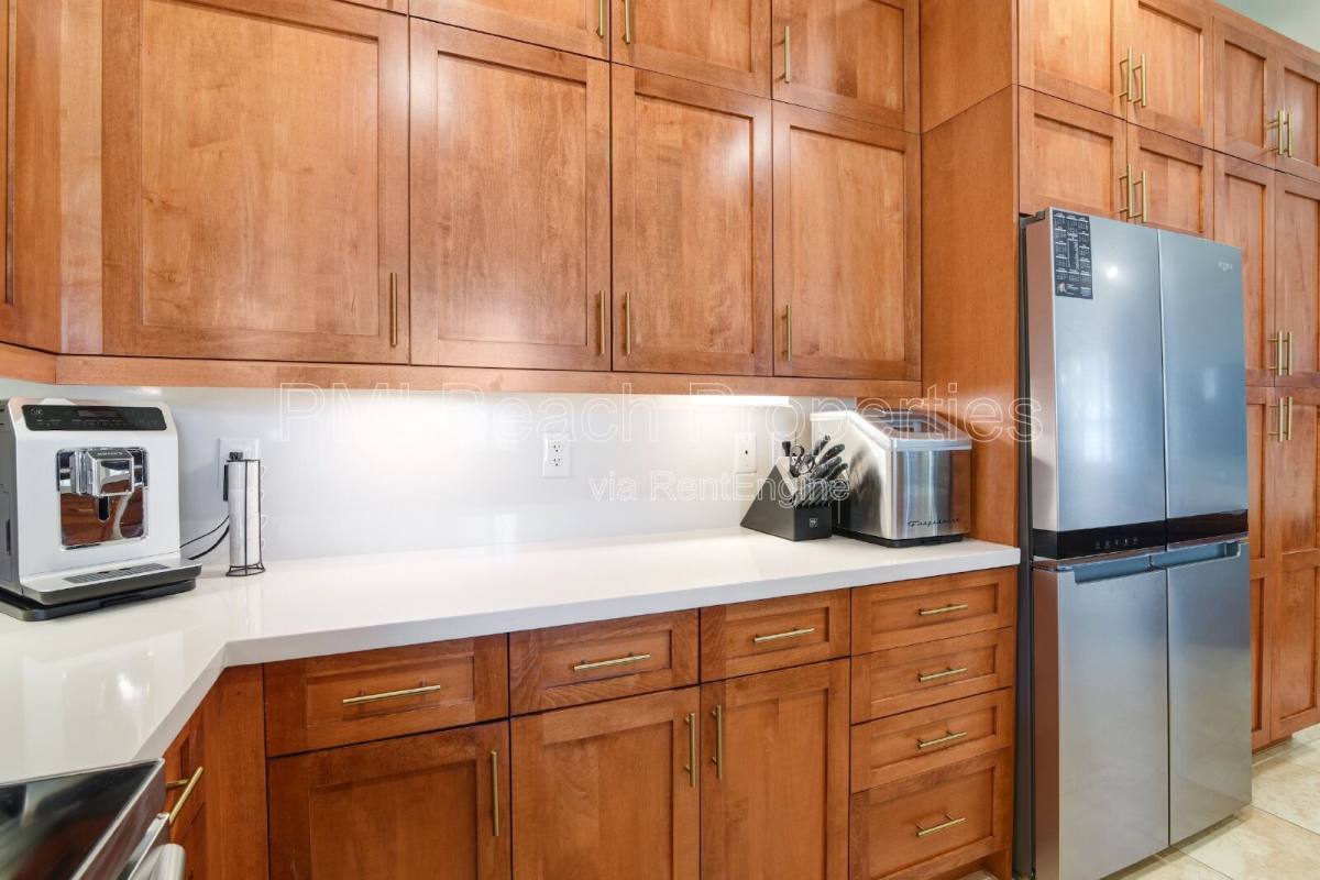 Townhouse for rent at 3438 NE 13th Ave, Fort Lauderdale, FL 33334