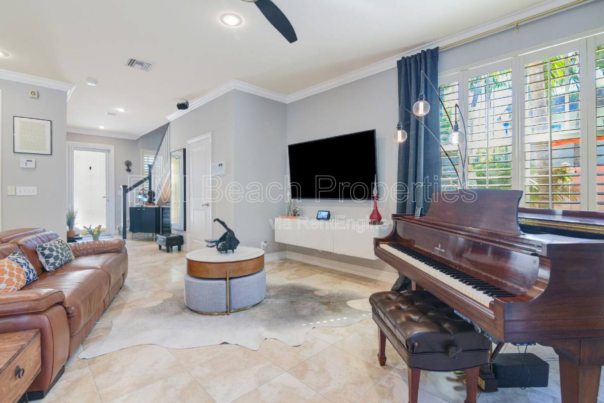 Townhouse for rent at 3438 NE 13th Ave, Fort Lauderdale, FL 33334