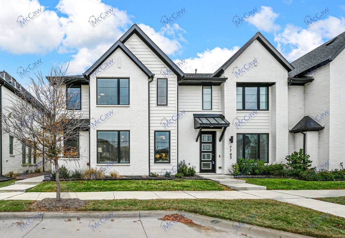 Townhouse for rent at 7741 Reis Lane, North Richland Hills, TX 76182