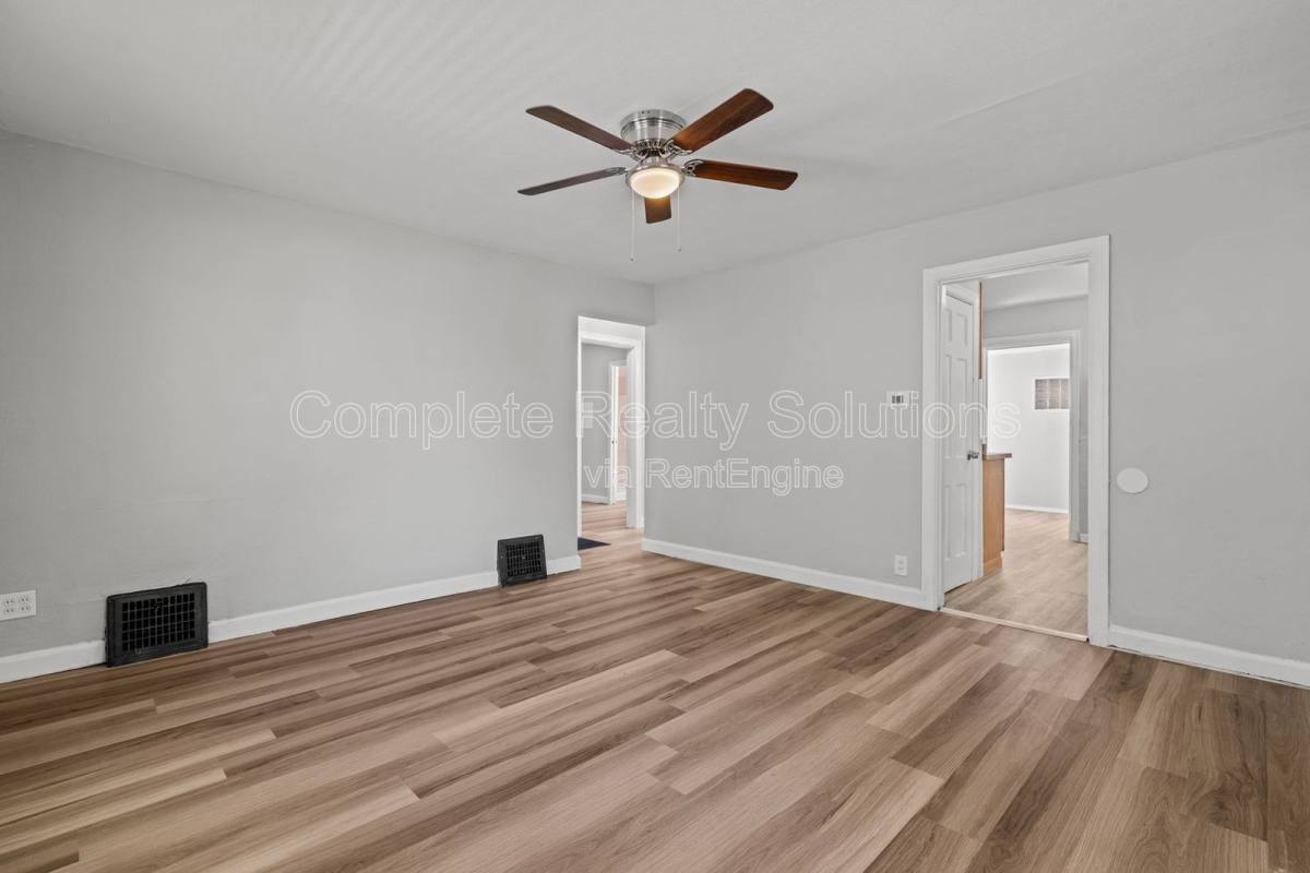 Apartment for rent at 7120 Greenhaven Dr, Saint Louis, MO 63136