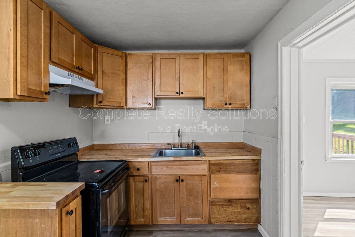 Apartment for rent at 7120 Greenhaven Dr, Saint Louis, MO 63136