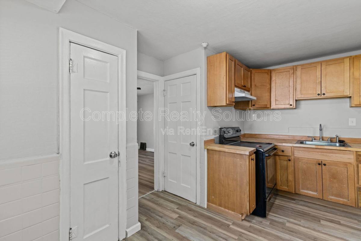 Apartment for rent at 7120 Greenhaven Dr, Saint Louis, MO 63136