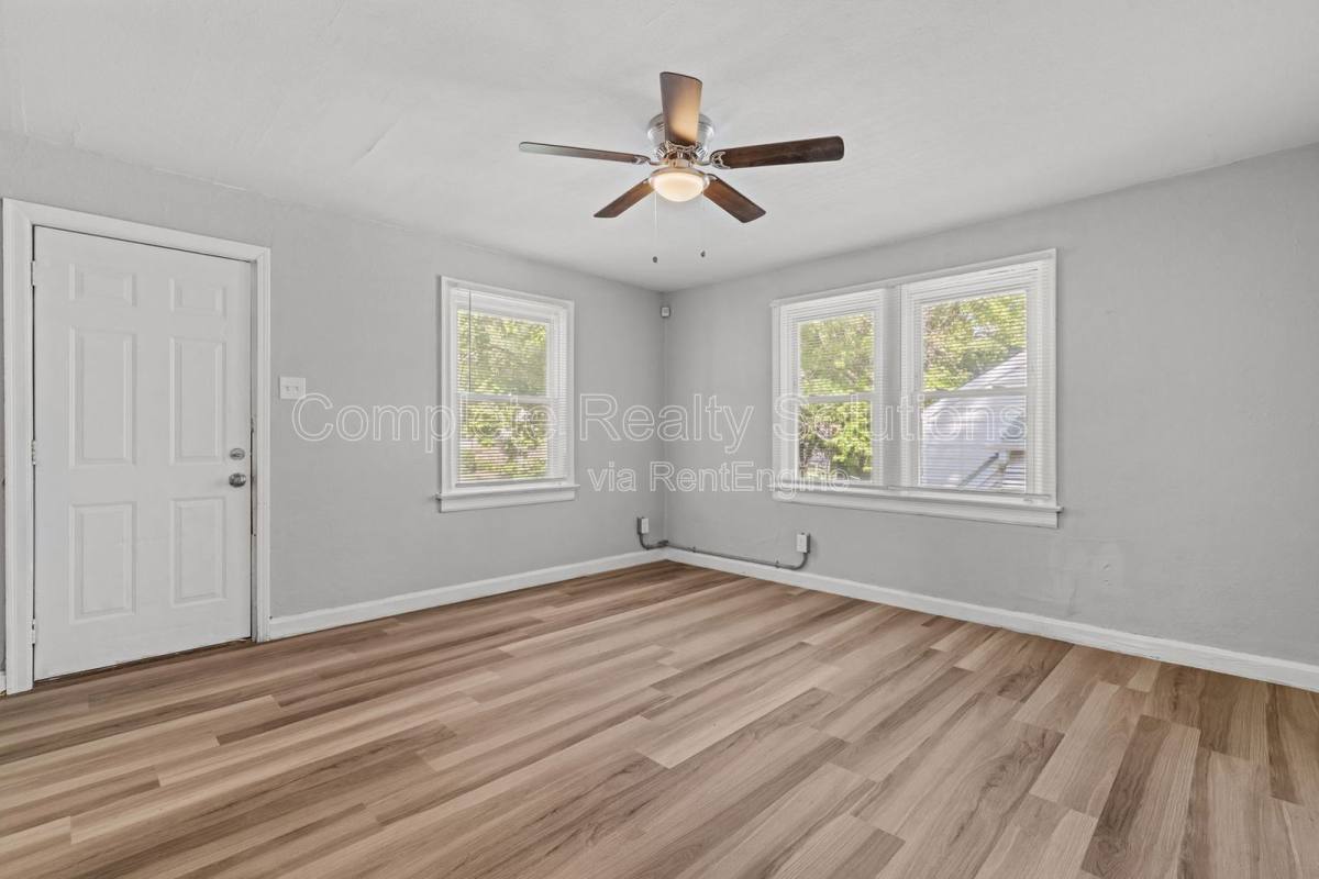 Apartment for rent at 7120 Greenhaven Dr, Saint Louis, MO 63136