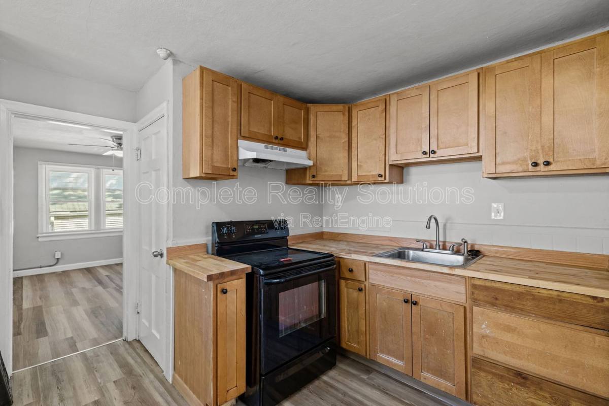 Apartment for rent at 7120 Greenhaven Dr, Saint Louis, MO 63136