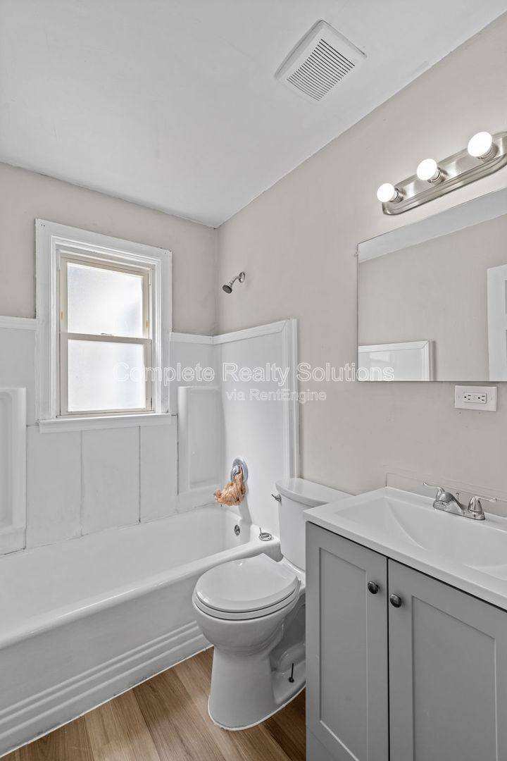 Apartment for rent at 7120 Greenhaven Dr, Saint Louis, MO 63136