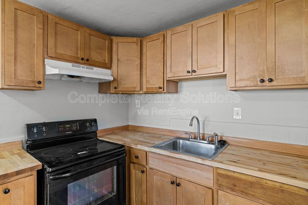 Apartment for rent at 7120 Greenhaven Dr, Saint Louis, MO 63136