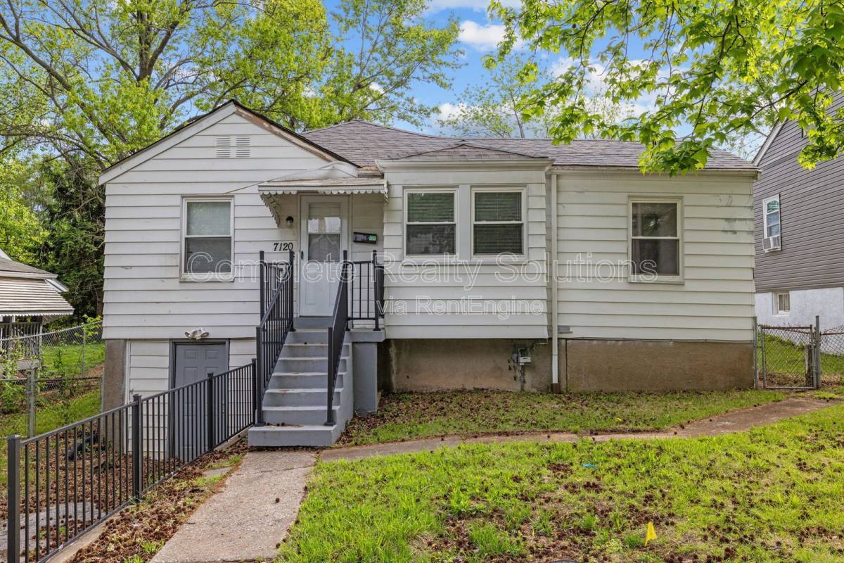 Apartment for rent at 7120 Greenhaven Dr, Saint Louis, MO 63136