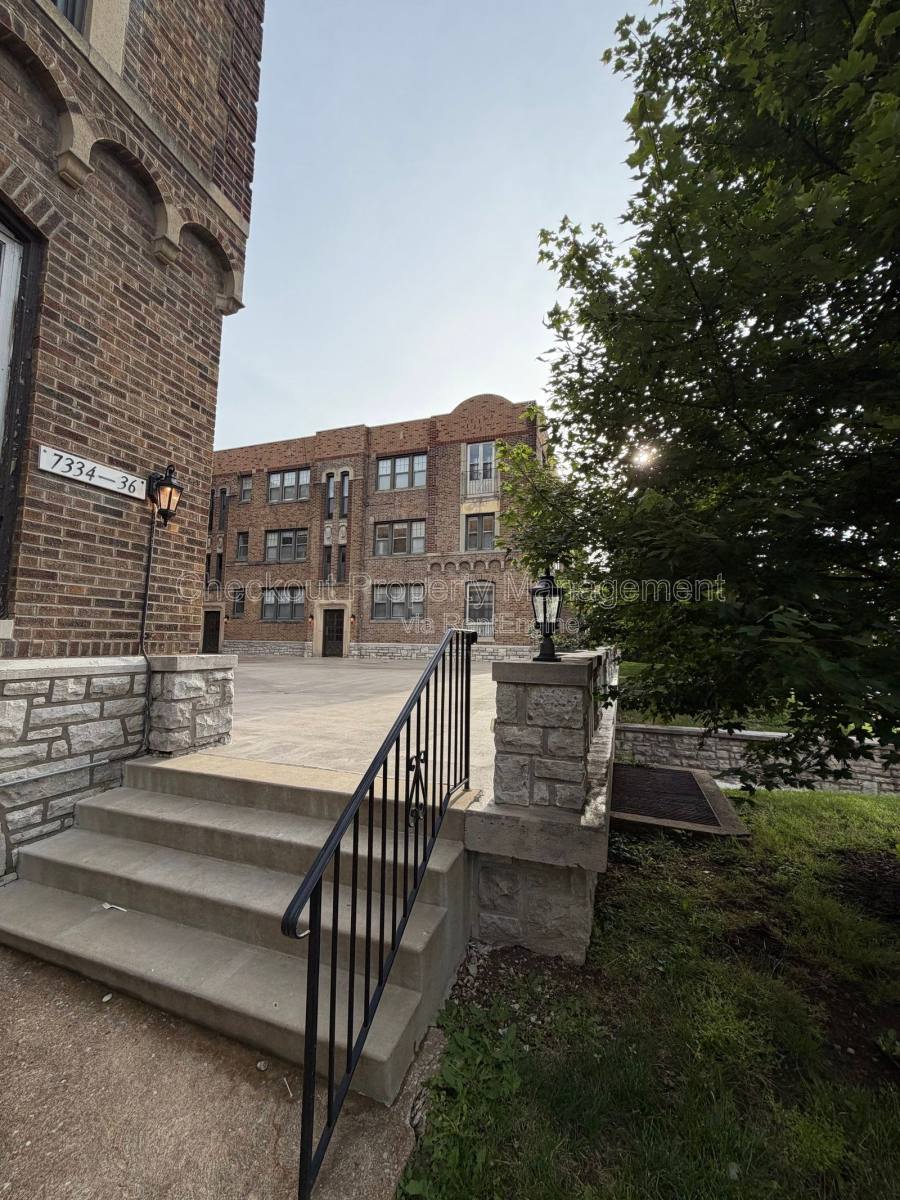 Apartment for rent at 7340 Forsyth Blvd #307, Saint Louis, MO 63105