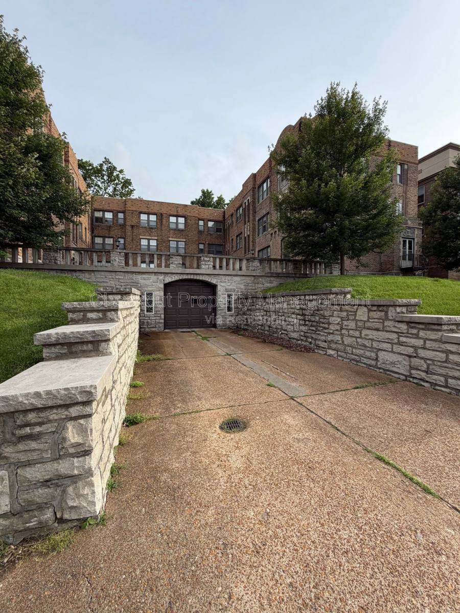 Apartment for rent at 7340 Forsyth Blvd #307, Saint Louis, MO 63105