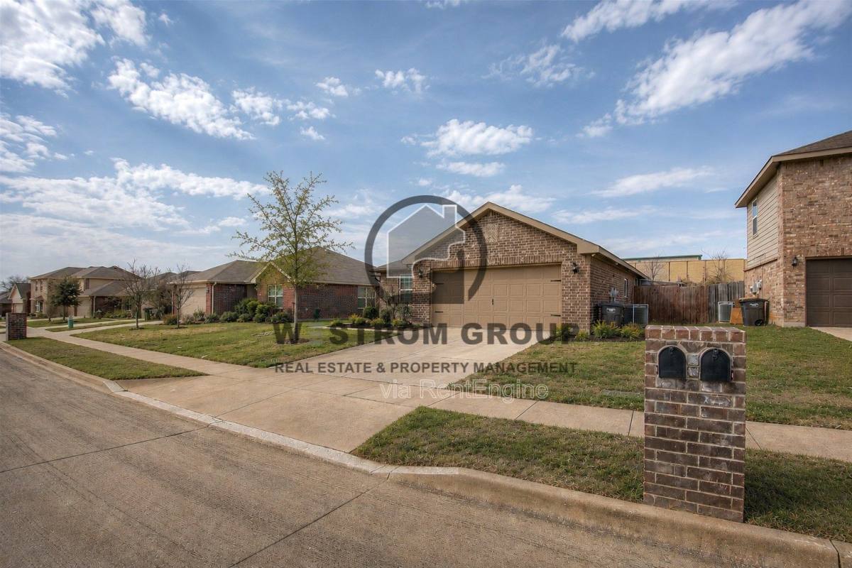 House for rent at 3104 Middleview Rd, Fort Worth, TX 76108