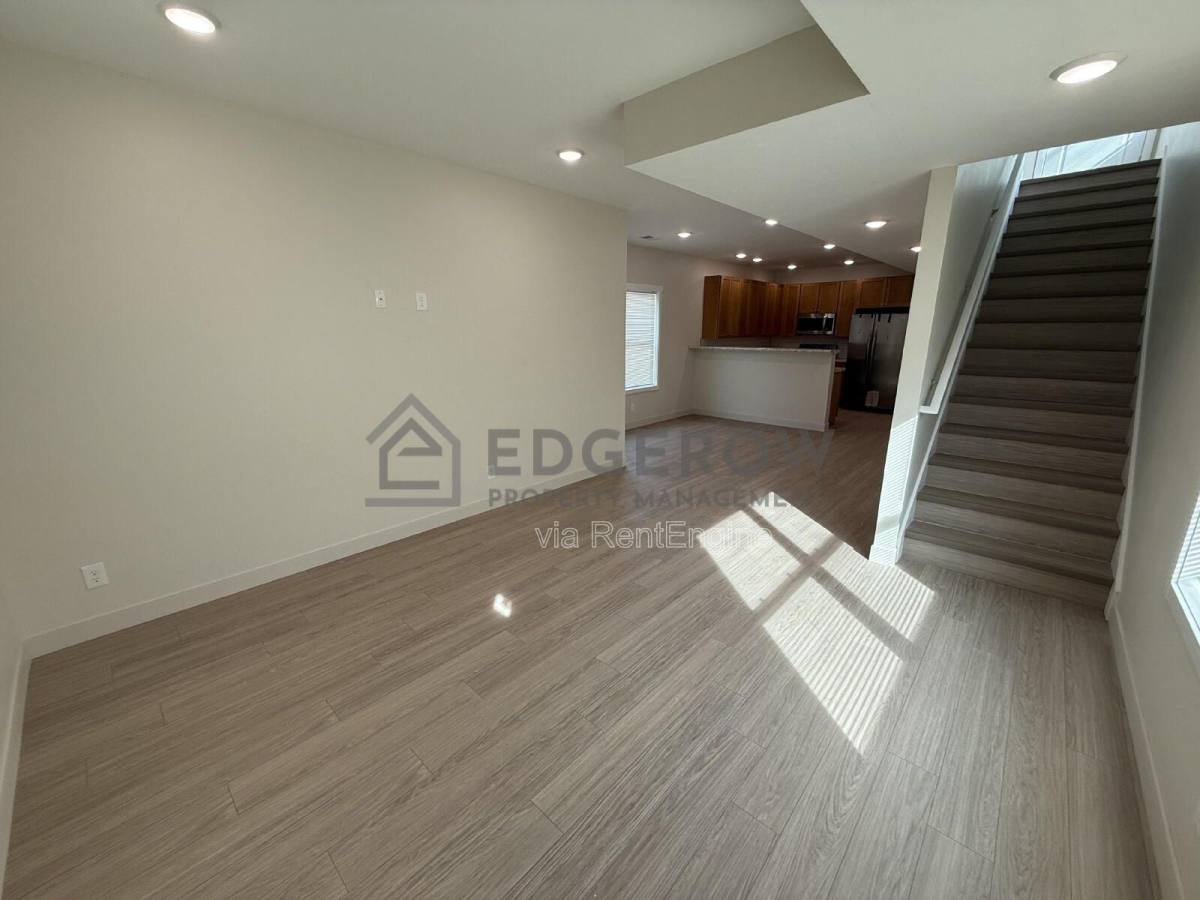 Apartment for rent at 1014 Lafayette Ave SE #2, Grand Rapids, MI 49507