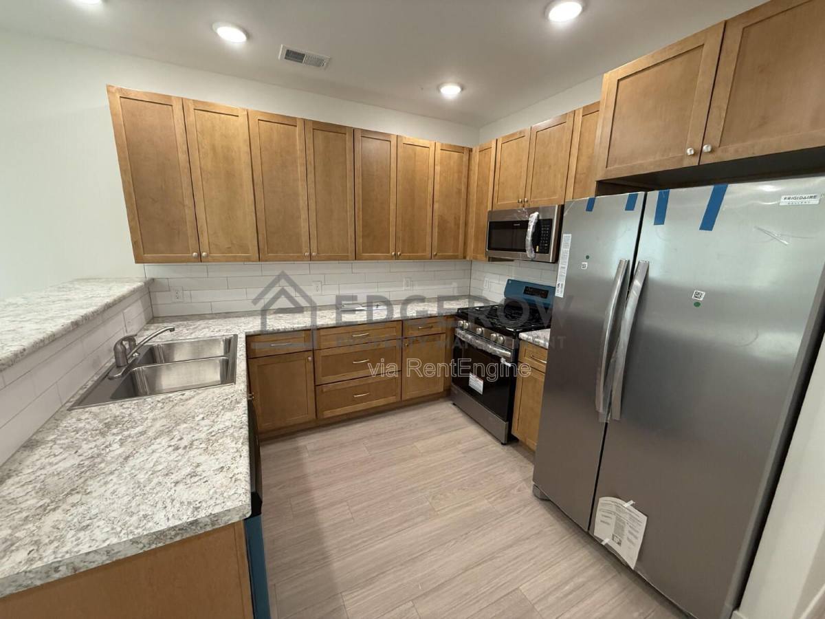 Apartment for rent at 1014 Lafayette Ave SE #2, Grand Rapids, MI 49507