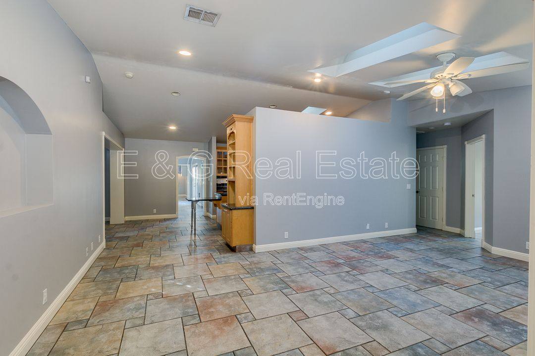 House for rent at 526 E Flynn Lane, Phoenix, AZ 85012