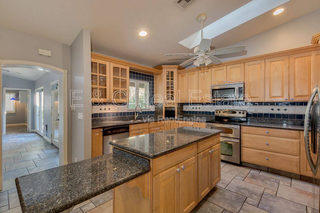 House for rent at 526 E Flynn Lane, Phoenix, AZ 85012