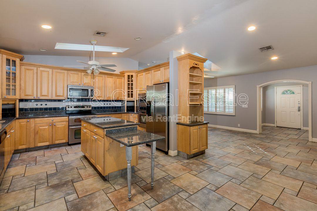 House for rent at 526 E Flynn Lane, Phoenix, AZ 85012