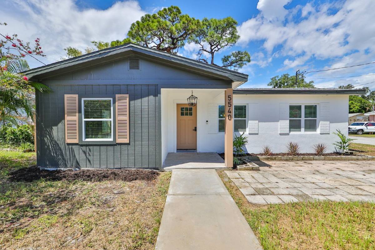 House for rent at 5540 59th St N, Saint Petersburg, FL 33709