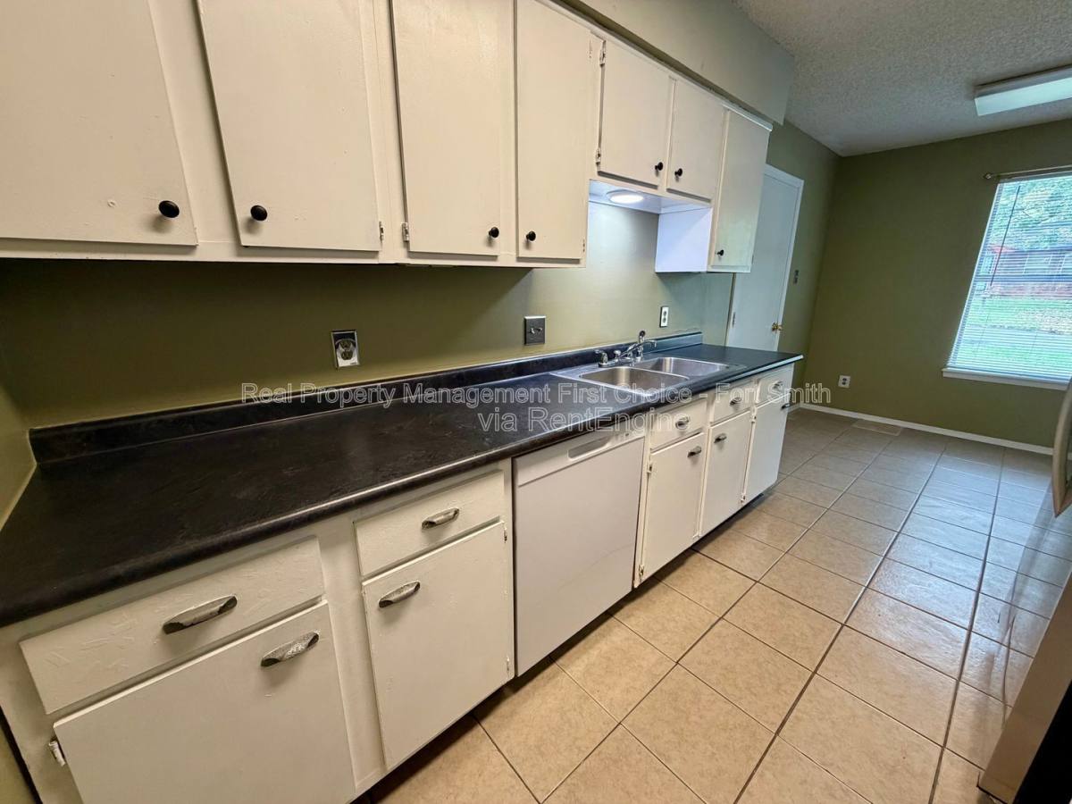 House for rent at 1512 14th Circle, Barling, AR 72923