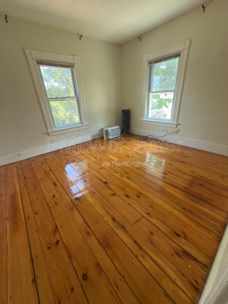 House for rent at 28 Wayne St, Worcester, MA 01603