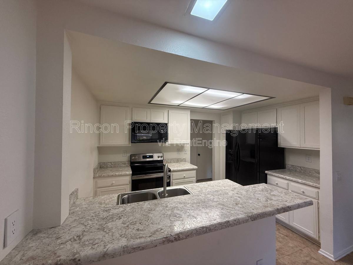 Apartment for rent at 361 Jalisco Court, Camarillo, CA 93010