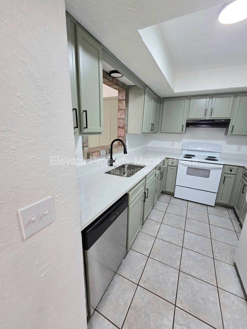Apartment for rent at 530 Westwood Court, Oklahoma City, OK 73127