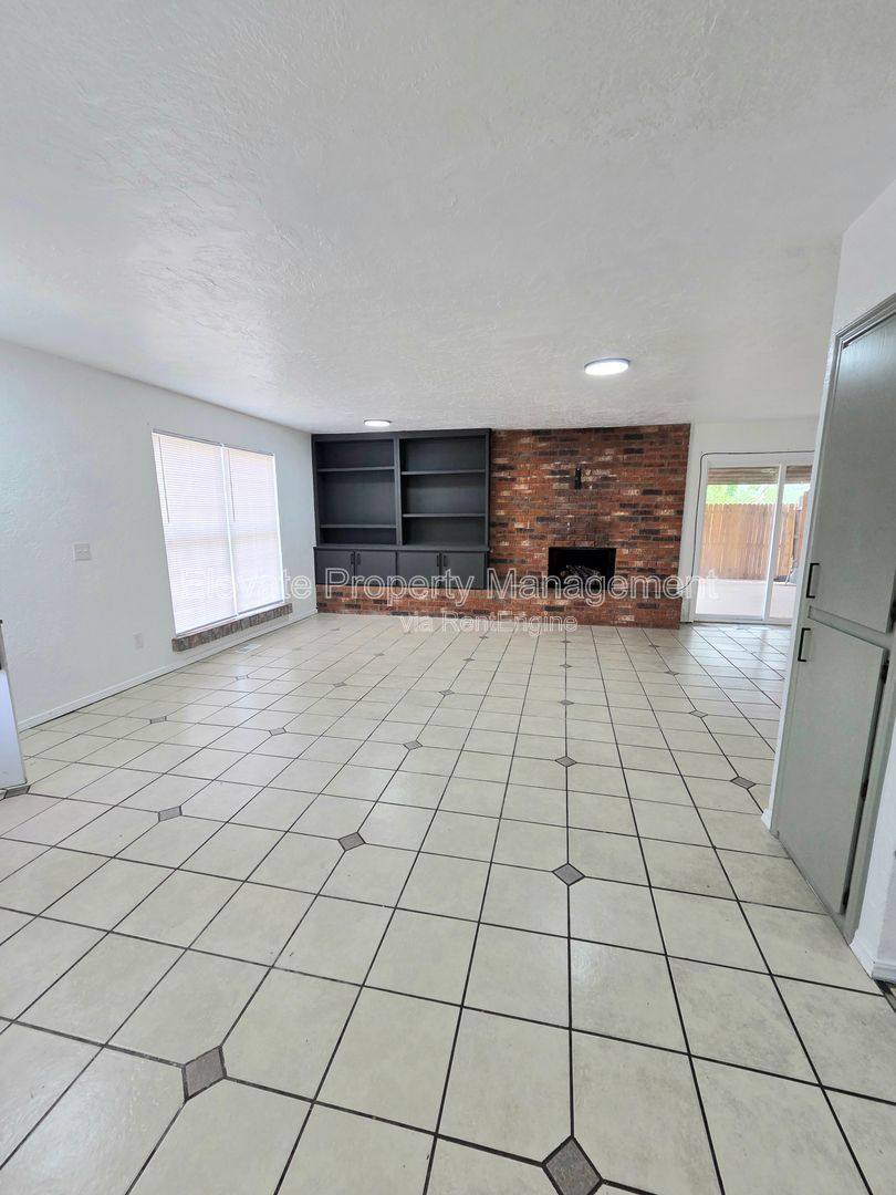 Apartment for rent at 530 Westwood Court, Oklahoma City, OK 73127