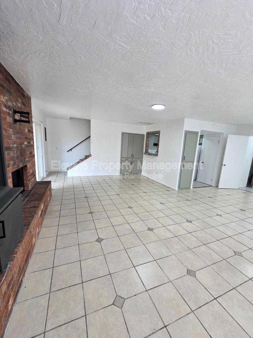 Apartment for rent at 530 Westwood Court, Oklahoma City, OK 73127