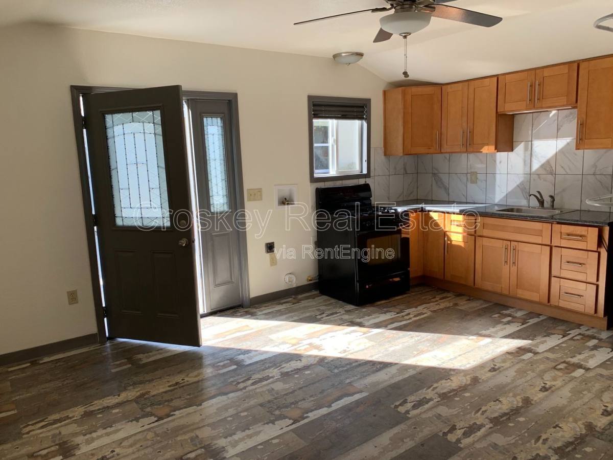 Apartment for rent at 671 Central Ave, Pittsburg, CA 94565