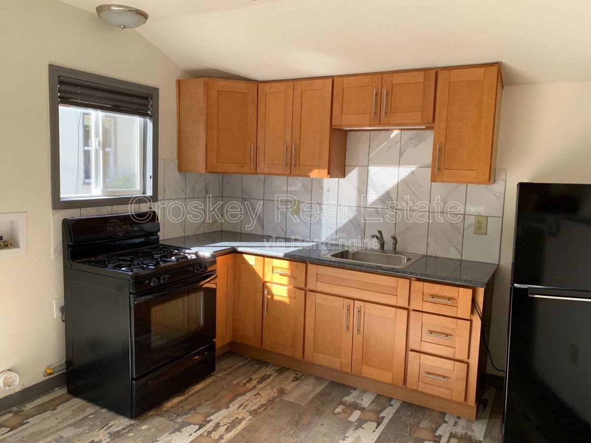 Apartment for rent at 671 Central Ave, Pittsburg, CA 94565