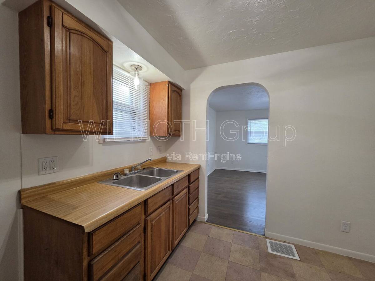 House for rent at 702 W 23rd St, Anderson, IN 46016