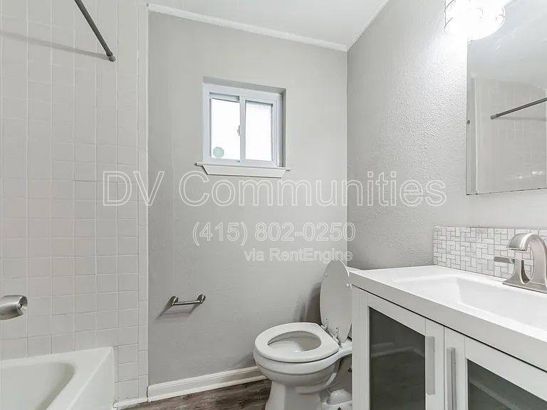 House for rent at 700 Meadowglen Dr, Baytown, TX 77521