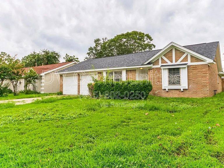 House for rent at 700 Meadowglen Dr, Baytown, TX 77521