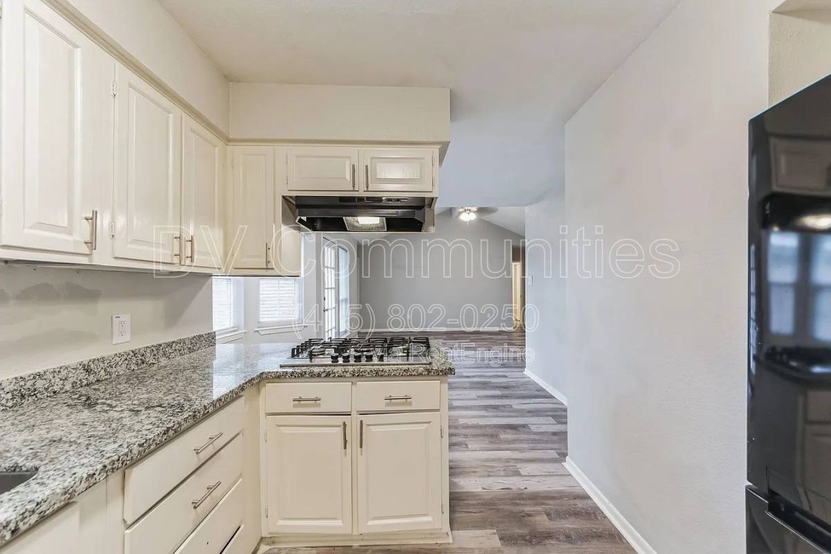 House for rent at 700 Meadowglen Dr, Baytown, TX 77521