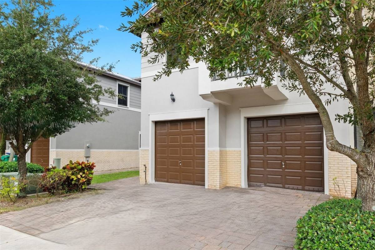 Townhouse for rent at 10429 NW 61st St, Miami, FL 33178