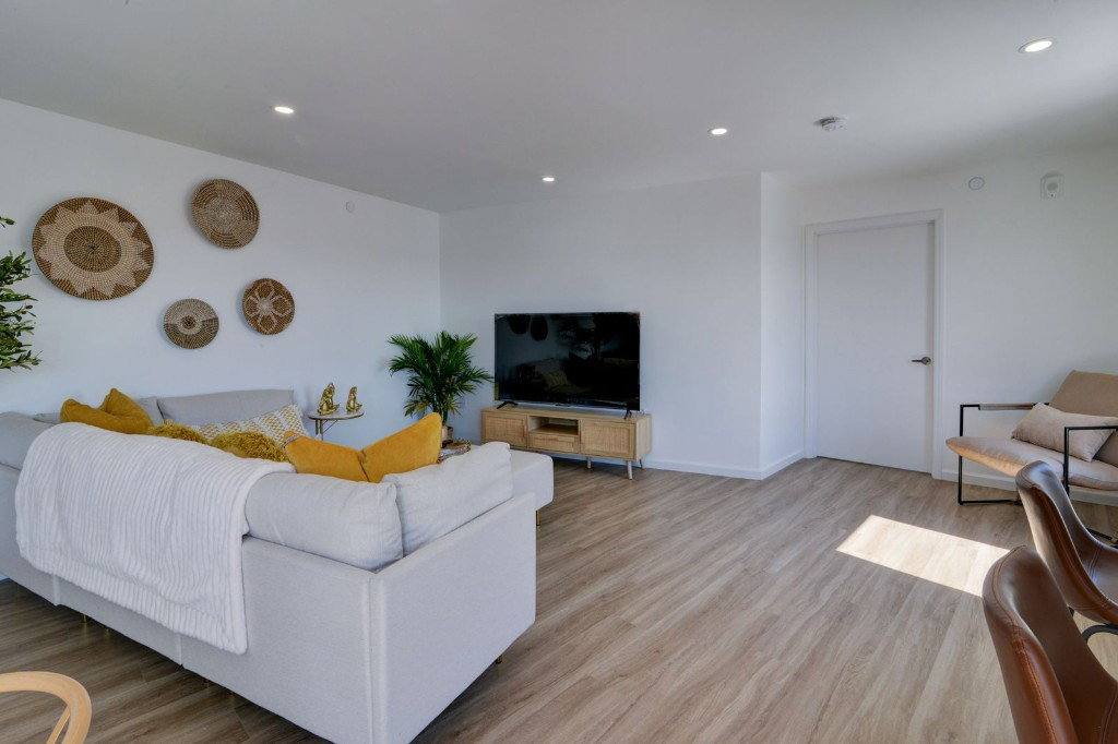 Apartment for rent at 556 Market St #4C, Newark, NJ 07105