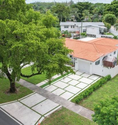 House for rent at 1040 N Royal Poinciana Blvd, Miami, FL 33166