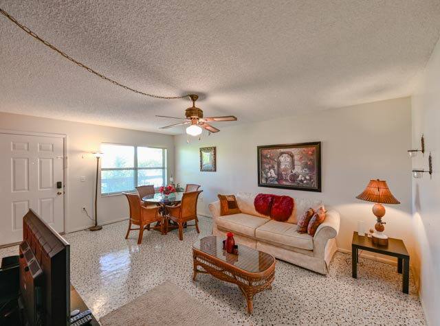 Apartment for rent at 425 30th Ave W #C308, Bradenton, FL 34205