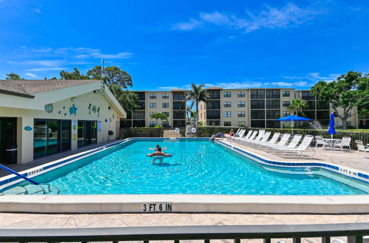 Apartment for rent at 425 30th Ave W #C308, Bradenton, FL 34205