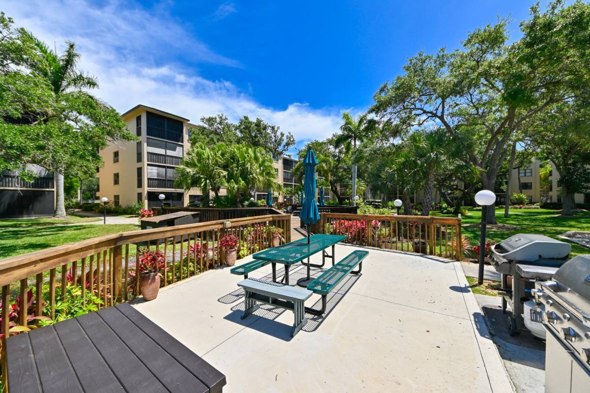 Apartment for rent at 425 30th Ave W #C308, Bradenton, FL 34205