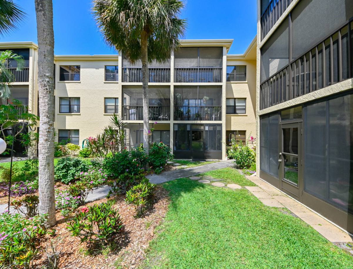 Apartment for rent at 425 30th Ave W #C308, Bradenton, FL 34205
