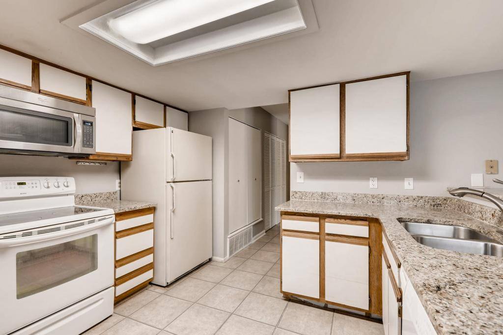 Apartment for rent at 6425 S Dayton St #107, Englewood, CO 80111