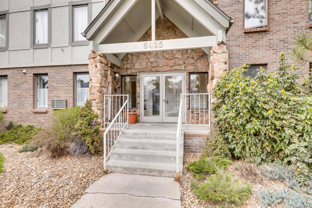 Apartment for rent at 6425 S Dayton St #107, Englewood, CO 80111
