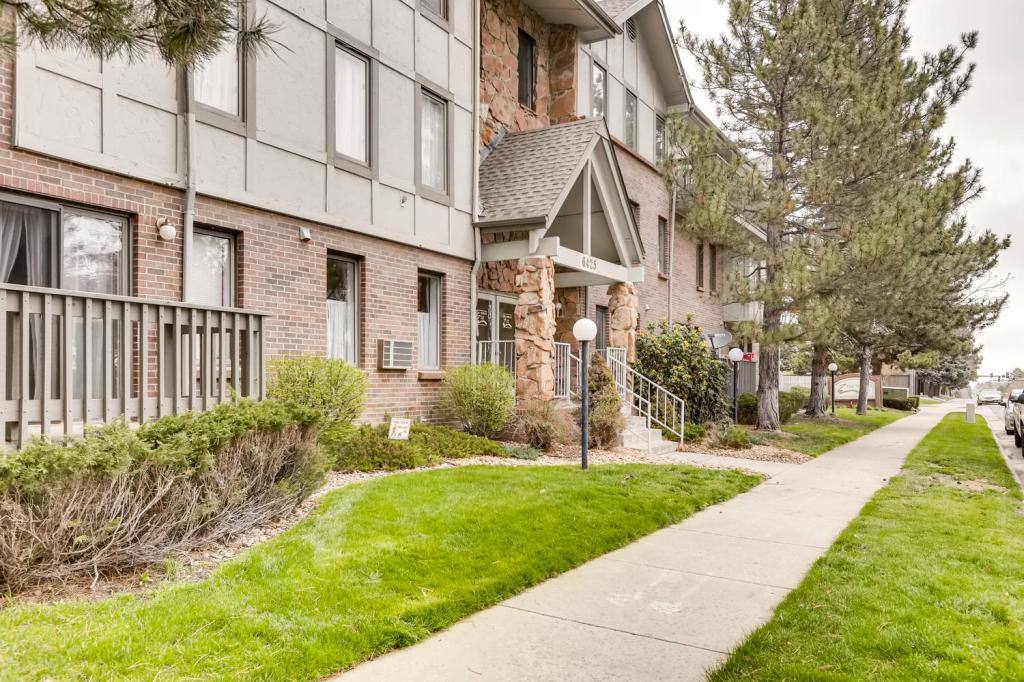 Apartment for rent at 6425 S Dayton St #107, Englewood, CO 80111