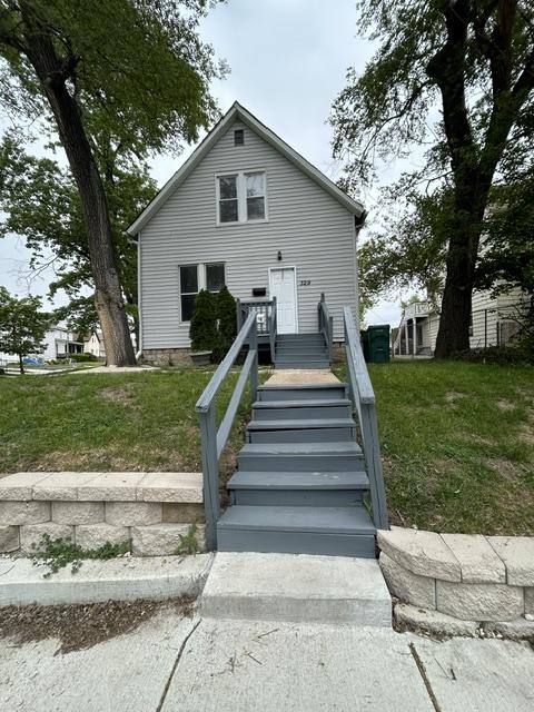 Apartment for rent at 329 Stone St, Joliet, IL 60435