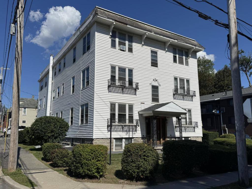 Apartment for rent at 136 Glen Ave #101, Schenectady, NY 12302