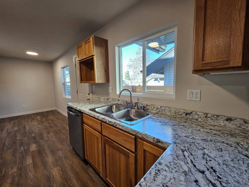 House for rent at 325 17th Ave, Longview, WA 98632