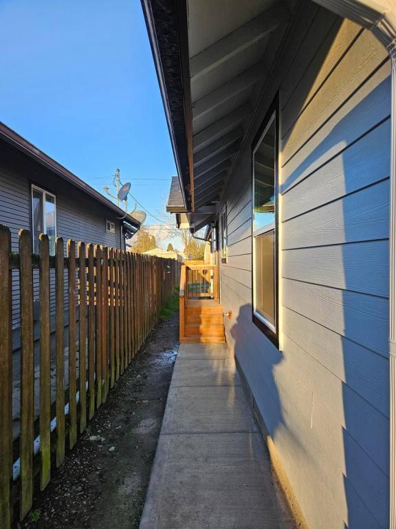 House for rent at 325 17th Ave, Longview, WA 98632