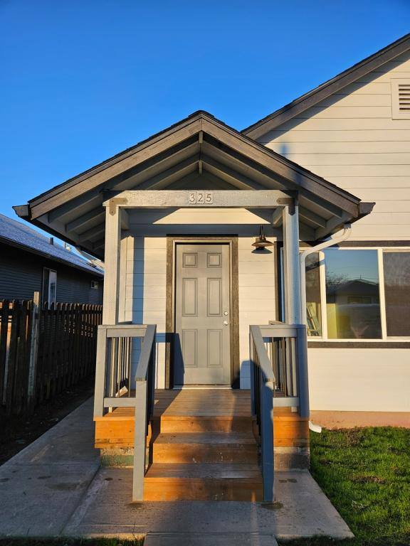 House for rent at 325 17th Ave, Longview, WA 98632