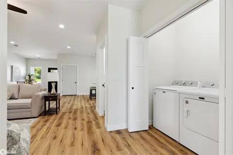 Townhouse for rent at 602 W Monroe St, Mount Pleasant, IA 52641